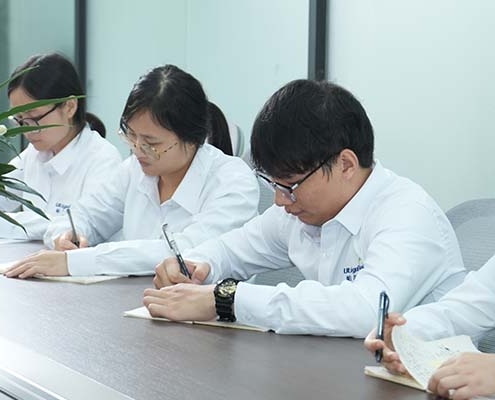 Service Team (3)