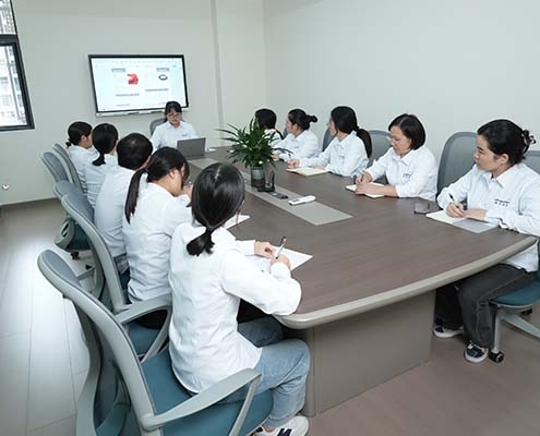 Service Team (4)