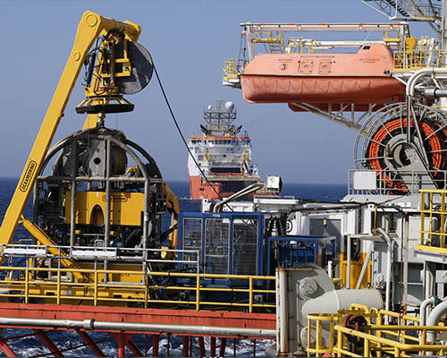 The Ultimate Guide to Selecting Industrial Hoses for Oil and Fuel Transfer